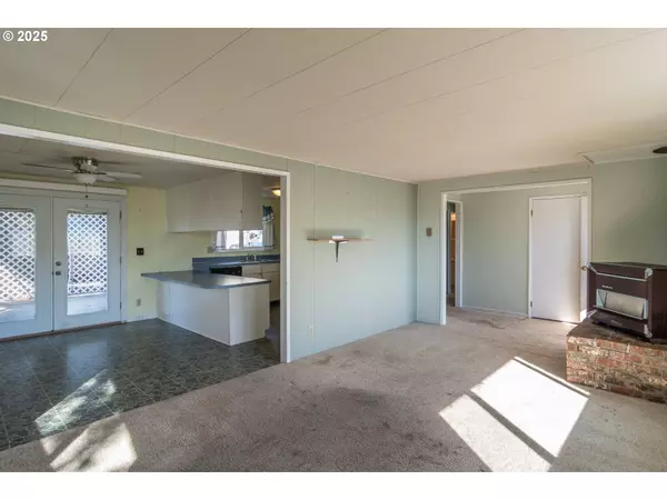 90 NE DARRELL AVE, Winston, OR 97496