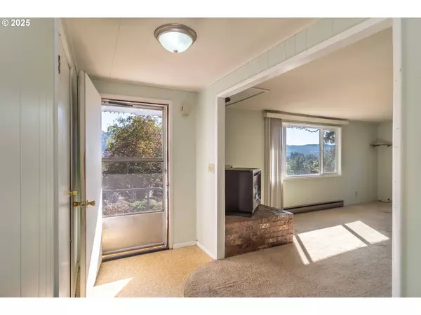 90 NE DARRELL AVE, Winston, OR 97496