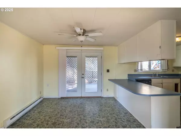 90 NE DARRELL AVE, Winston, OR 97496