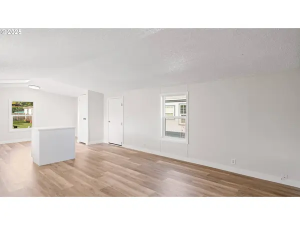 700 N MILL ST #109, Creswell, OR 97426