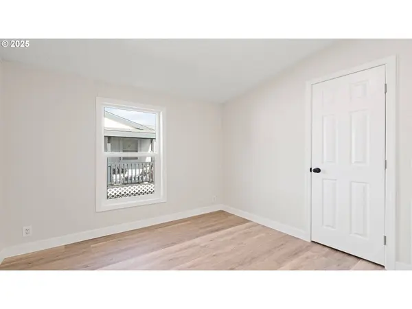 700 N MILL ST #109, Creswell, OR 97426
