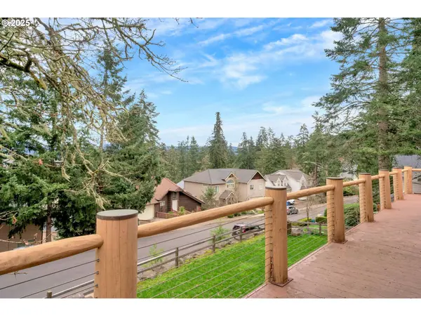 6715 IVY ST, Springfield, OR 97478