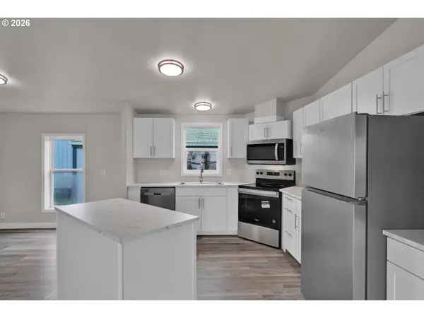 700 N MILL ST #112, Creswell, OR 97426