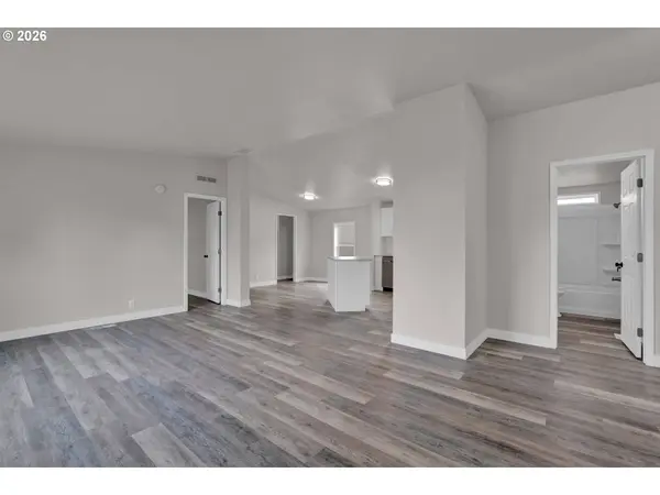 700 N MILL ST #112, Creswell, OR 97426