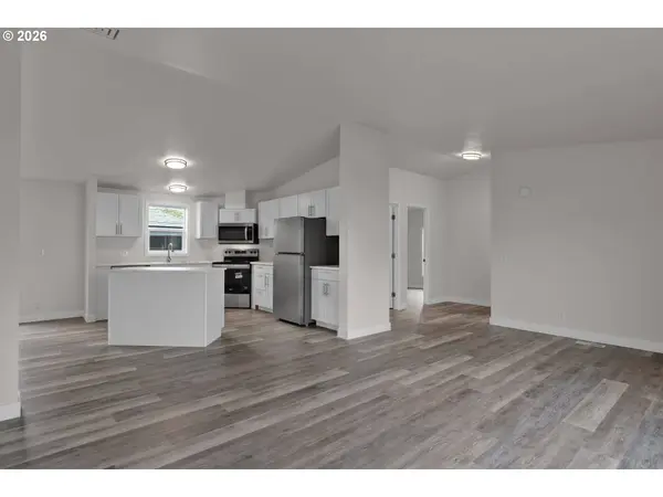 700 N MILL ST #112, Creswell, OR 97426