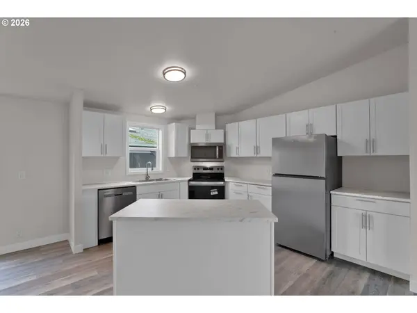 700 N MILL ST #112, Creswell, OR 97426