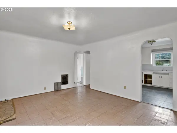 930 1ST ST, Springfield, OR 97477