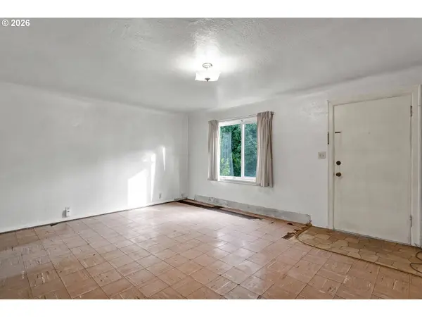 930 1ST ST, Springfield, OR 97477