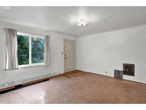 930 1ST ST, Springfield, OR 97477