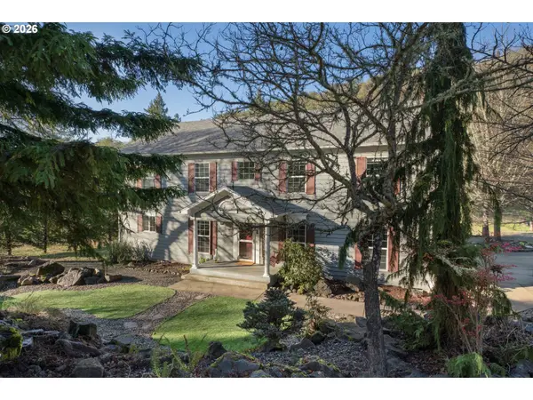 1040 ARCADIA DR, Roseburg, OR 97471