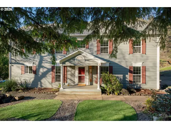 1040 ARCADIA DR, Roseburg, OR 97471