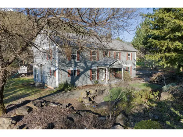 1040 ARCADIA DR, Roseburg, OR 97471