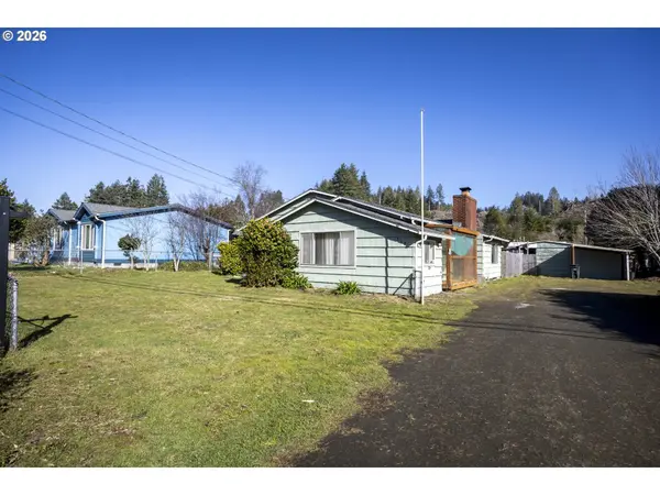 550 N 8TH ST, Lakeside, OR 97449