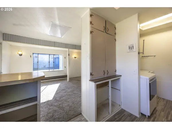 550 N 8TH ST, Lakeside, OR 97449