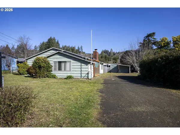 550 N 8TH ST, Lakeside, OR 97449