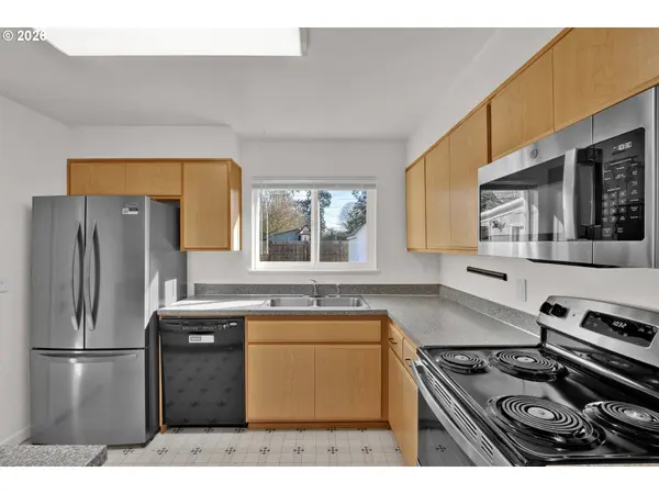 3155 ORIOLE ST, Springfield, OR 97477