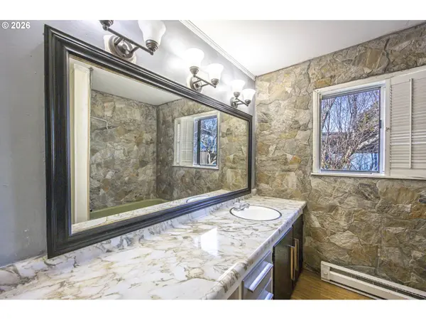 550 N 8TH ST, Lakeside, OR 97449