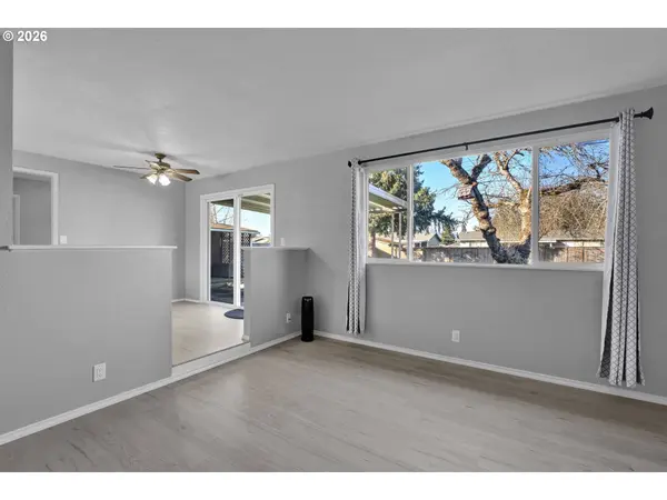 520 S 51ST PL, Springfield, OR 97478