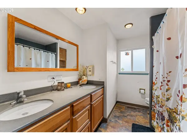 1117 SW GREENWOOD AVE, Grants Pass, OR 97526