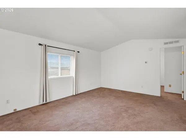700 N MILL ST, Creswell, OR 97426