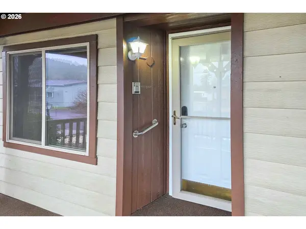 1200 E CENTRAL AVE #84, Sutherlin, OR 97479
