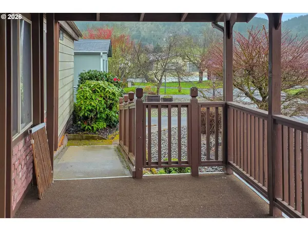 1200 E CENTRAL AVE #84, Sutherlin, OR 97479