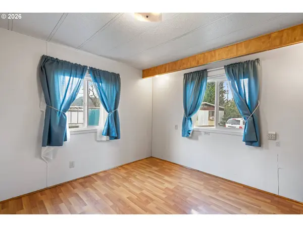 7080 THURSTON RD, Springfield, OR 97478