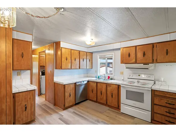 7080 THURSTON RD, Springfield, OR 97478