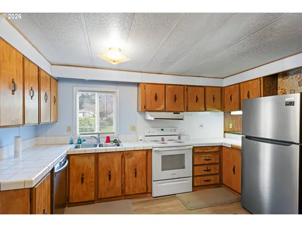 7080 THURSTON RD, Springfield, OR 97478