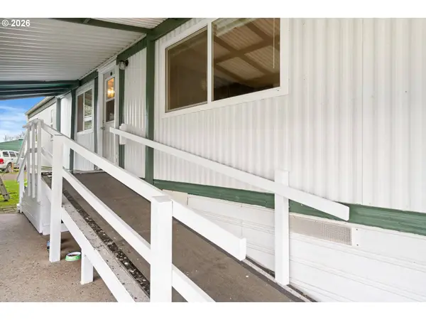 7080 THURSTON RD, Springfield, OR 97478