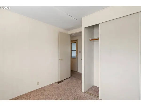 1566 LAURA ST, Springfield, OR 97477