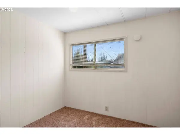1566 LAURA ST, Springfield, OR 97477