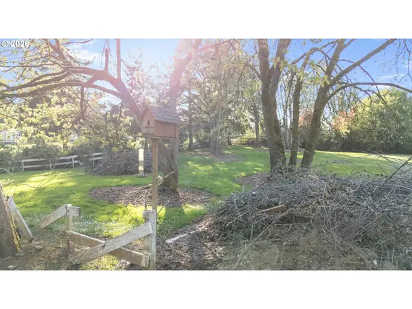 85255 CLOVERDALE RD, Creswell, OR 97426