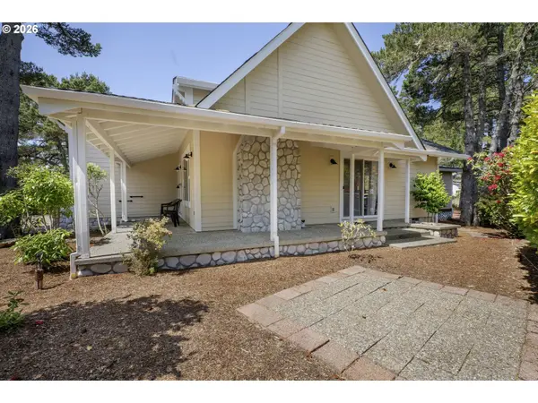 1009 ROYAL SAINT GEORGE DR, Florence, OR 97439