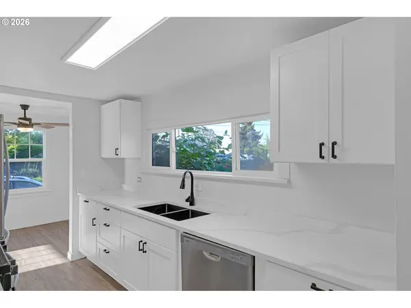2010 SE 1ST AVE, Albany, OR 97321