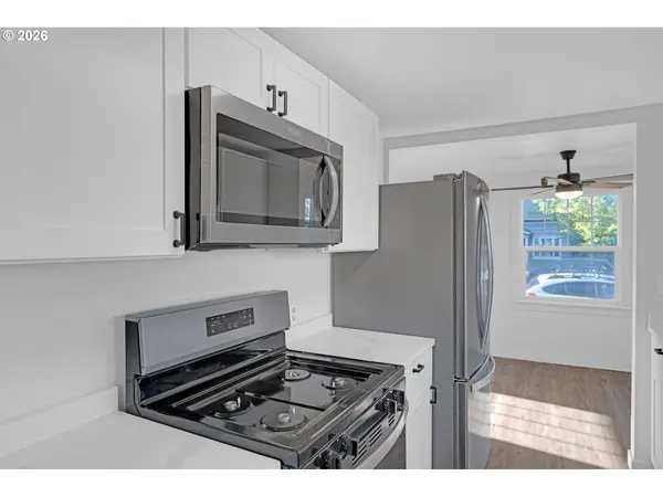 2010 SE 1ST AVE, Albany, OR 97321