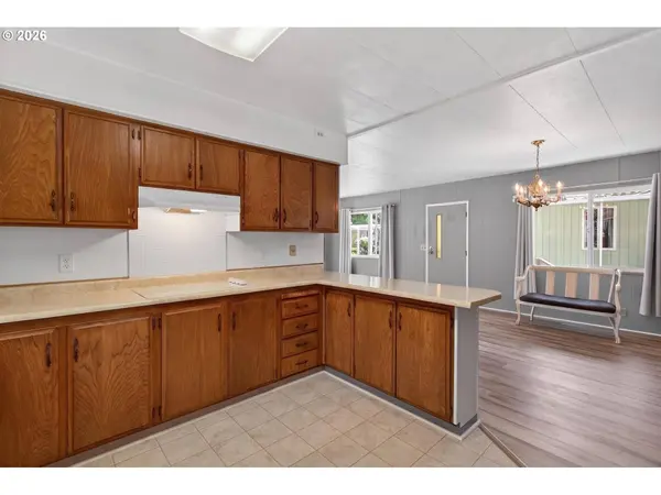1800 LAKEWOOD CT #57, Eugene, OR 97402