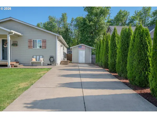 285 E 3RD AVE, Junction City, OR 97448