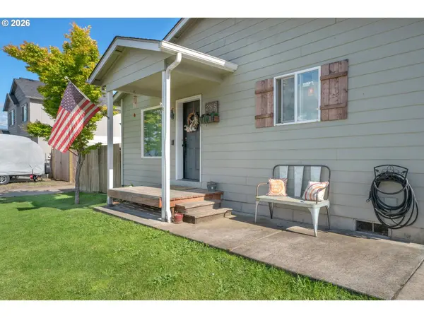 285 E 3RD AVE, Junction City, OR 97448