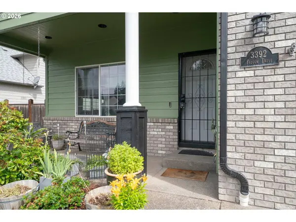 3392 FALCON DR, Springfield, OR 97477