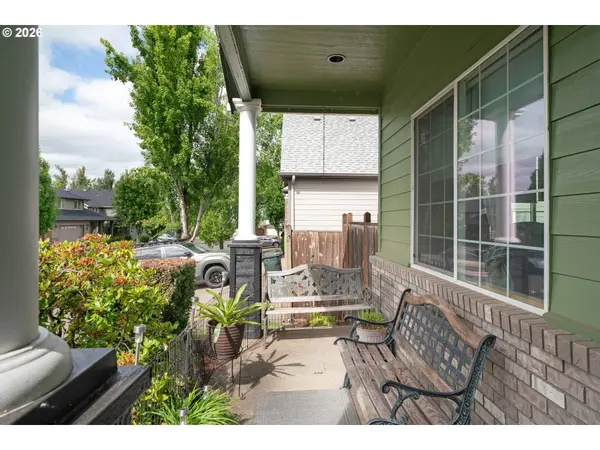 3392 FALCON DR, Springfield, OR 97477