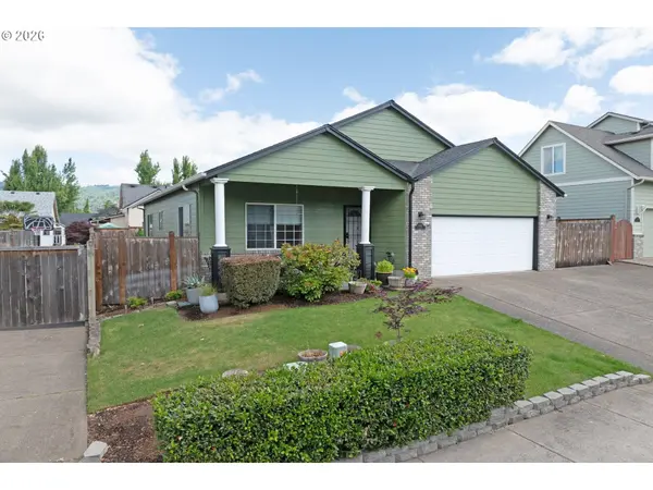 3392 FALCON DR, Springfield, OR 97477