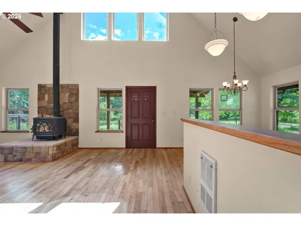 80558 LOST CREEK RD, Dexter, OR 97431