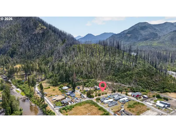 51790 Echo ST, Blue River, OR 97413