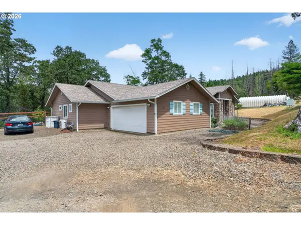 180 HAWKEYE LN, Roseburg, OR 97471