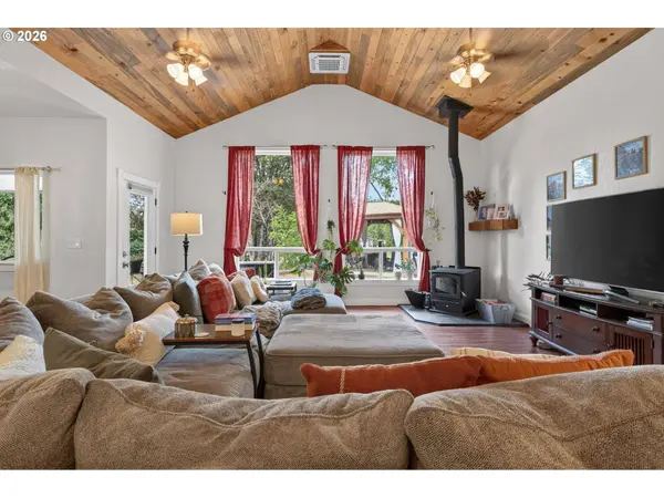 180 HAWKEYE LN, Roseburg, OR 97471