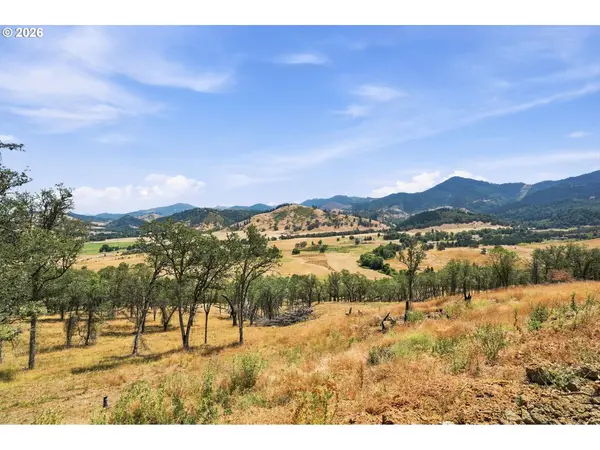 9700 ROBERTS CREEK RD, Roseburg, OR 97470