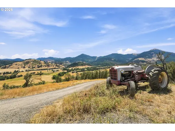 9700 ROBERTS CREEK RD, Roseburg, OR 97470
