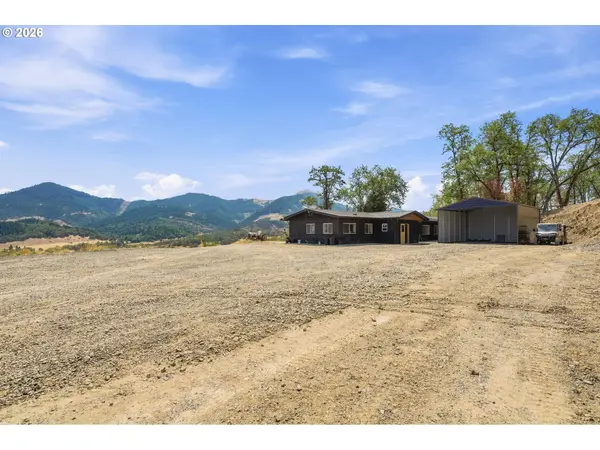 9700 ROBERTS CREEK RD, Roseburg, OR 97470