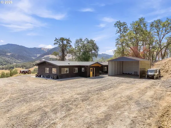 9700 ROBERTS CREEK RD, Roseburg, OR 97470